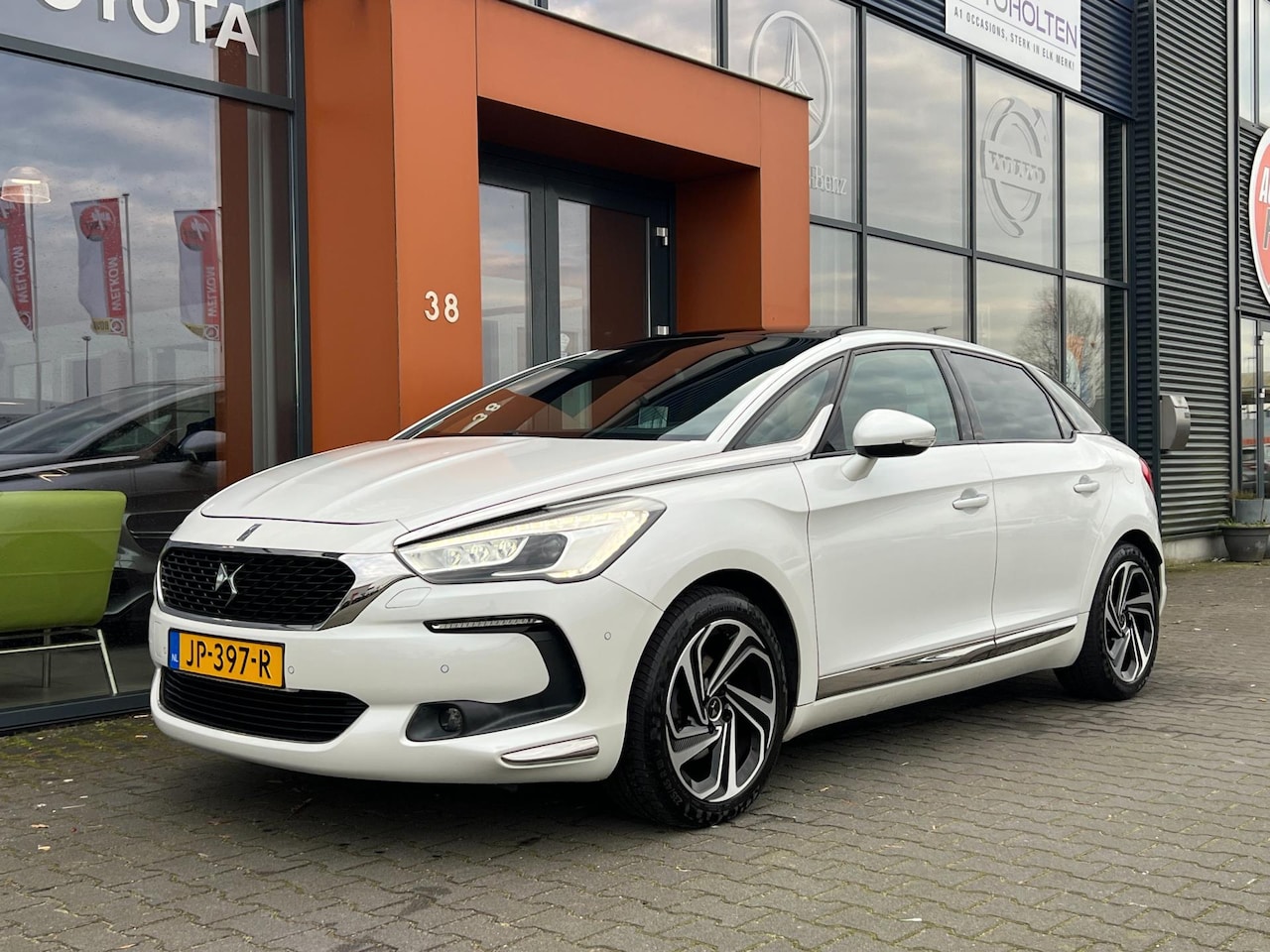 DS 5 - 1.6 THP Chic|Automaat|Panorama|Carplay|Navi|DAB|HUD - AutoWereld.nl