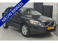 Volvo XC60 - 2.0 T5 Momentum // LEDER // NAVI // PDC v&a // TREKHAAK // DEALER ONDERHOUDEN //