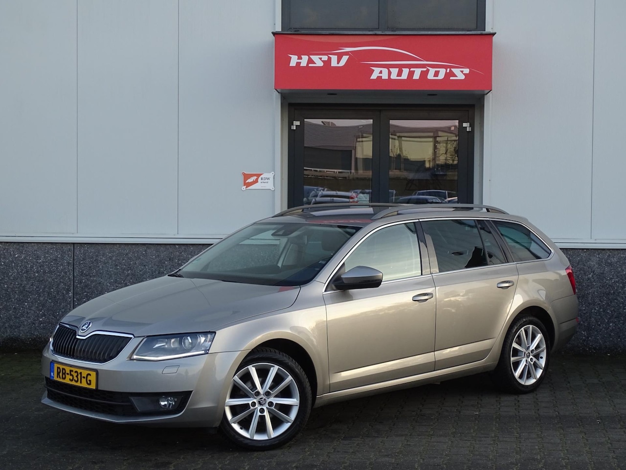 Skoda Octavia Combi - 1.6 TDI Elegance Businessline 1.6 TDI Elegance Businessline aut LM navi - AutoWereld.nl