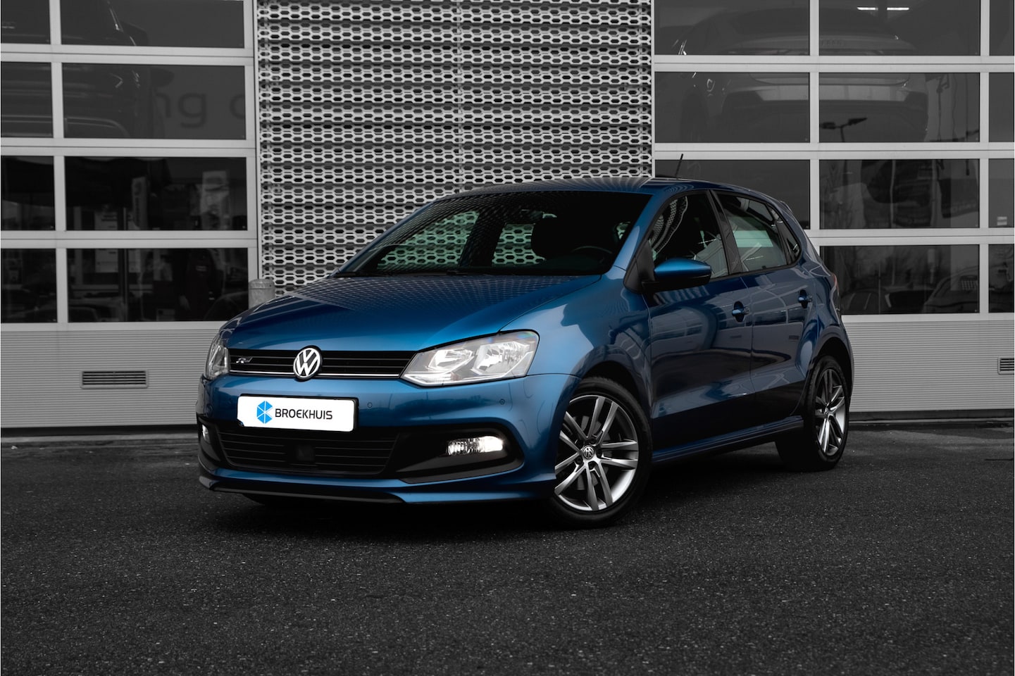 Volkswagen Polo - 1.2 TSI R-Line Bluemotion | Navigatie | Cruise Control | Climate Control - AutoWereld.nl