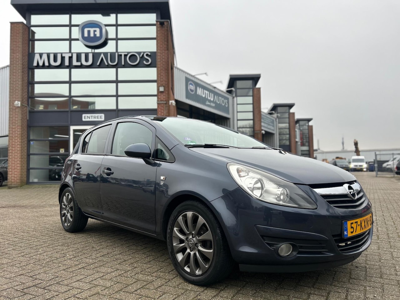 Opel Corsa - 1.2-16V '111' Edition 1.2-16V '111' Edition,5Drs,Airco,NAP,Cruisectrl,APK - AutoWereld.nl