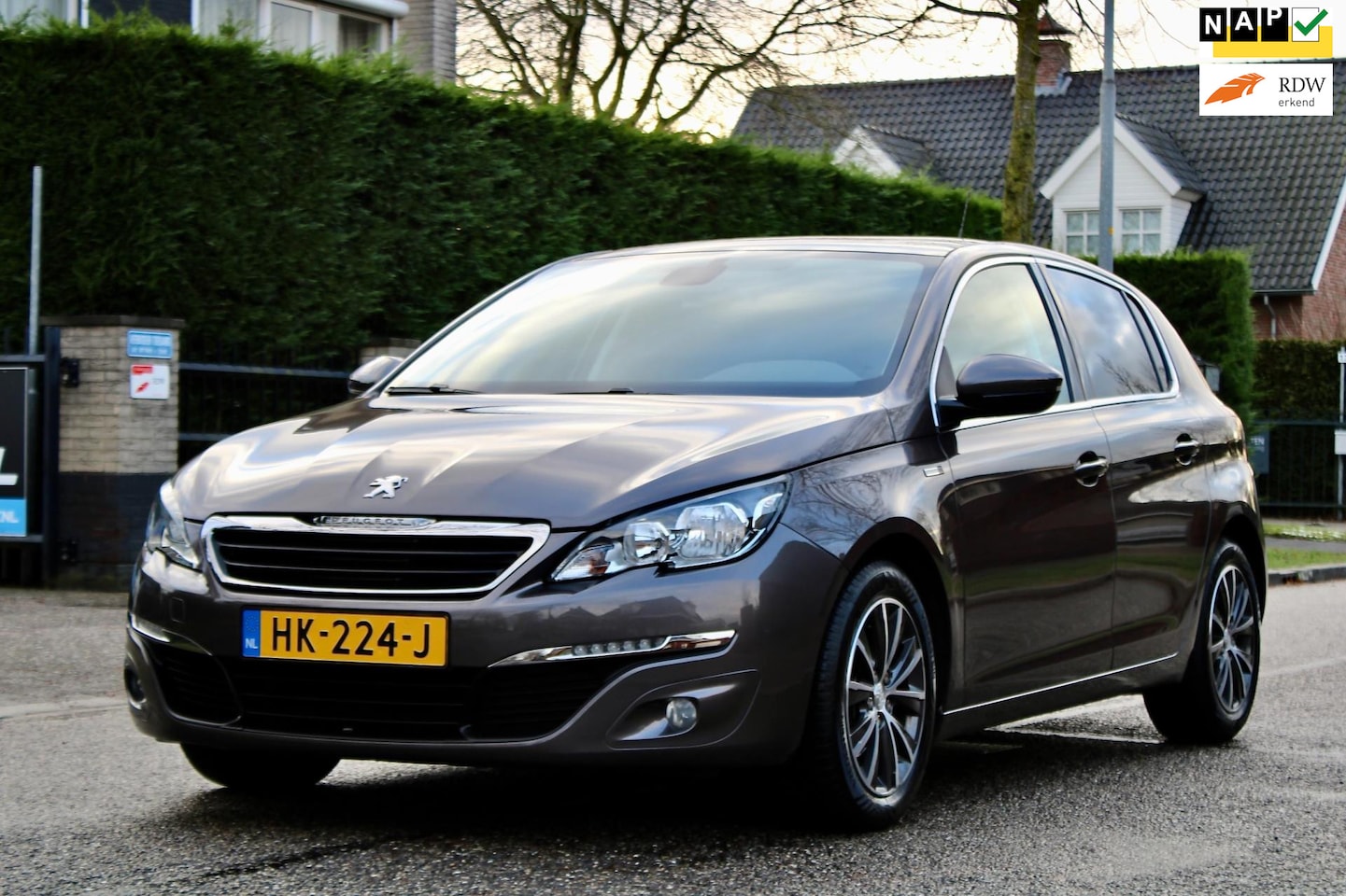 Peugeot 308 - 1.2 PureTech Style | AUTOMAAT | PANO | NAVI | CLIMA | CRUISE | LED | NAP | ZEER MOOIE GOED - AutoWereld.nl