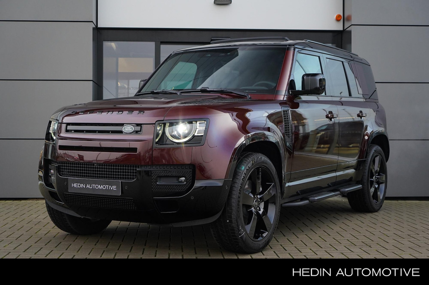 Land Rover Defender 110 - 2.0 P300e 110 Sedona Edition | Special Limited Edition | 22"Gloss Black | Treeplanken | El - AutoWereld.nl