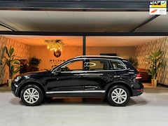 Volkswagen Touareg - 3.6 FSI 4WD Highline Garantie Leder Multimedia Trekhaak Cruise Clima Navi Rijklaar