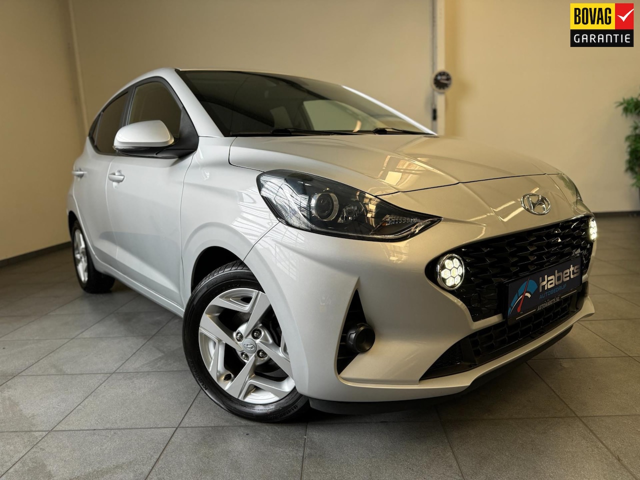 Hyundai i10 - 1.0 stoel/stuurverw / carplay / cruise / 1e eigenaar / dealer onderhouden - AutoWereld.nl