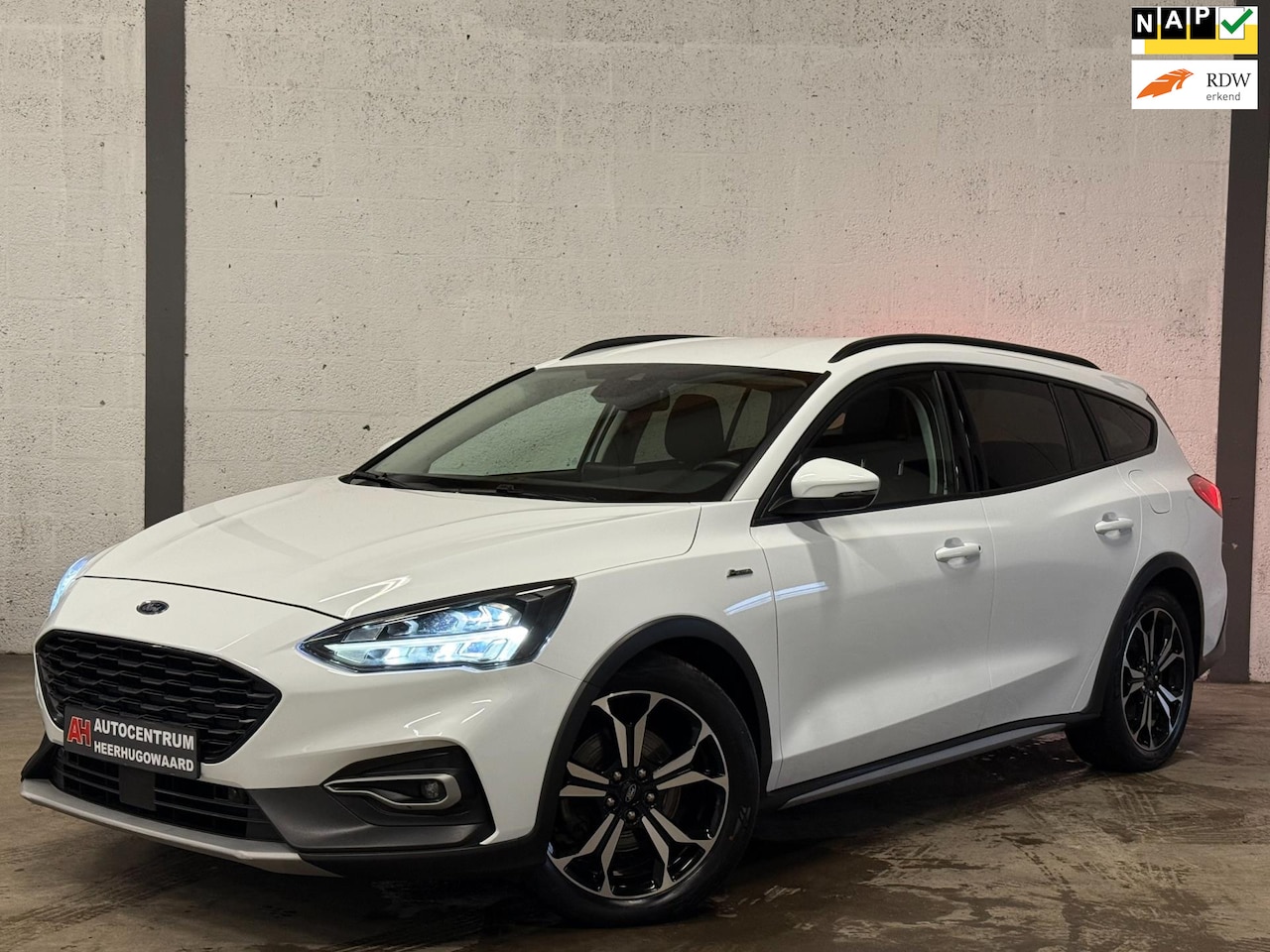 Ford Focus Wagon - 1.5 EcoBoost Active AUT Navi|LED|Carplay|Blindspot|Dealer Onderhouden !! - AutoWereld.nl