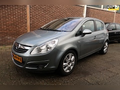 Opel Corsa - 1.4-16V Cosmo, LM velgen, CLimate control, Trekhaak, stuurbediening, half lederen bekledin