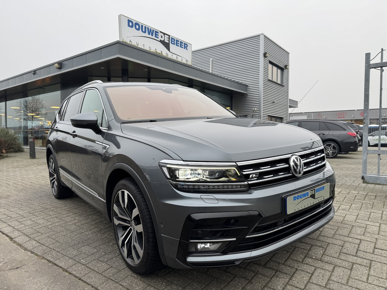 Volkswagen Tiguan Allspace - 1.5 TSI R-line 7p|Pano|Trekhaak|Alcantara - AutoWereld.nl