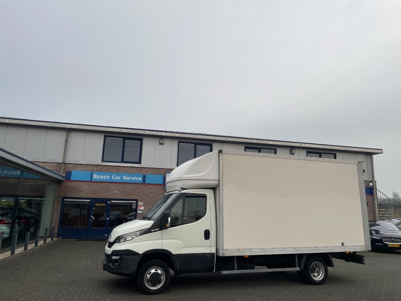 Iveco Daily - 35C13 2.3d 93kw | 3-Pers Airco | Meubelbak - AutoWereld.nl