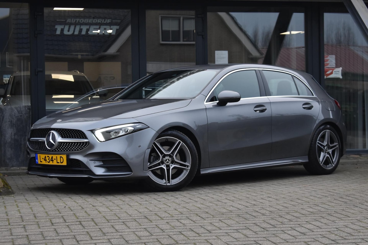 Mercedes-Benz A-klasse - 200 AMG | CAMERA | STOELVERWARMING | NAVIGATIE | CRUISE CONTROLE - AutoWereld.nl