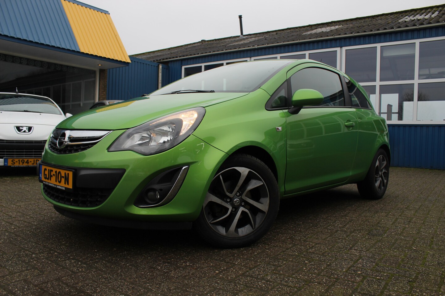 Opel Corsa - 1.4-16V "Sportive" Cruise - Navi - Half leder !!! 88 Pk - AutoWereld.nl