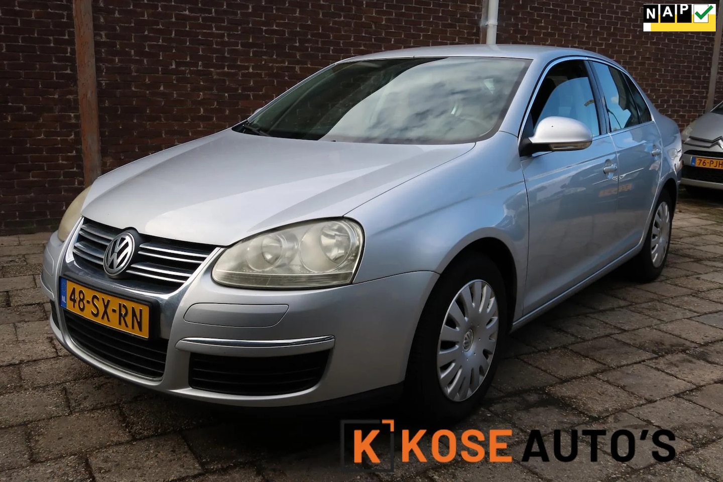 Volkswagen Jetta - 1.6 FSI Comfortline 1.6 FSI Comfortline, Climate control, Trekhaak, Elektrische ramen + Spiegels, Cruise Contr - AutoWereld.nl