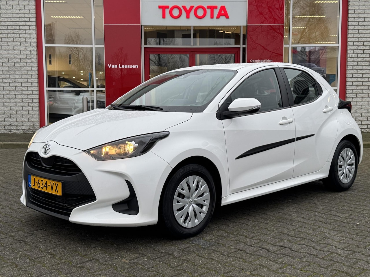 Toyota Yaris - 1.0 VVT-i AIRCO ELEK-RAMEN AD-CRUISE NL-AUTO DEALER-ONDERHOUDEN - AutoWereld.nl