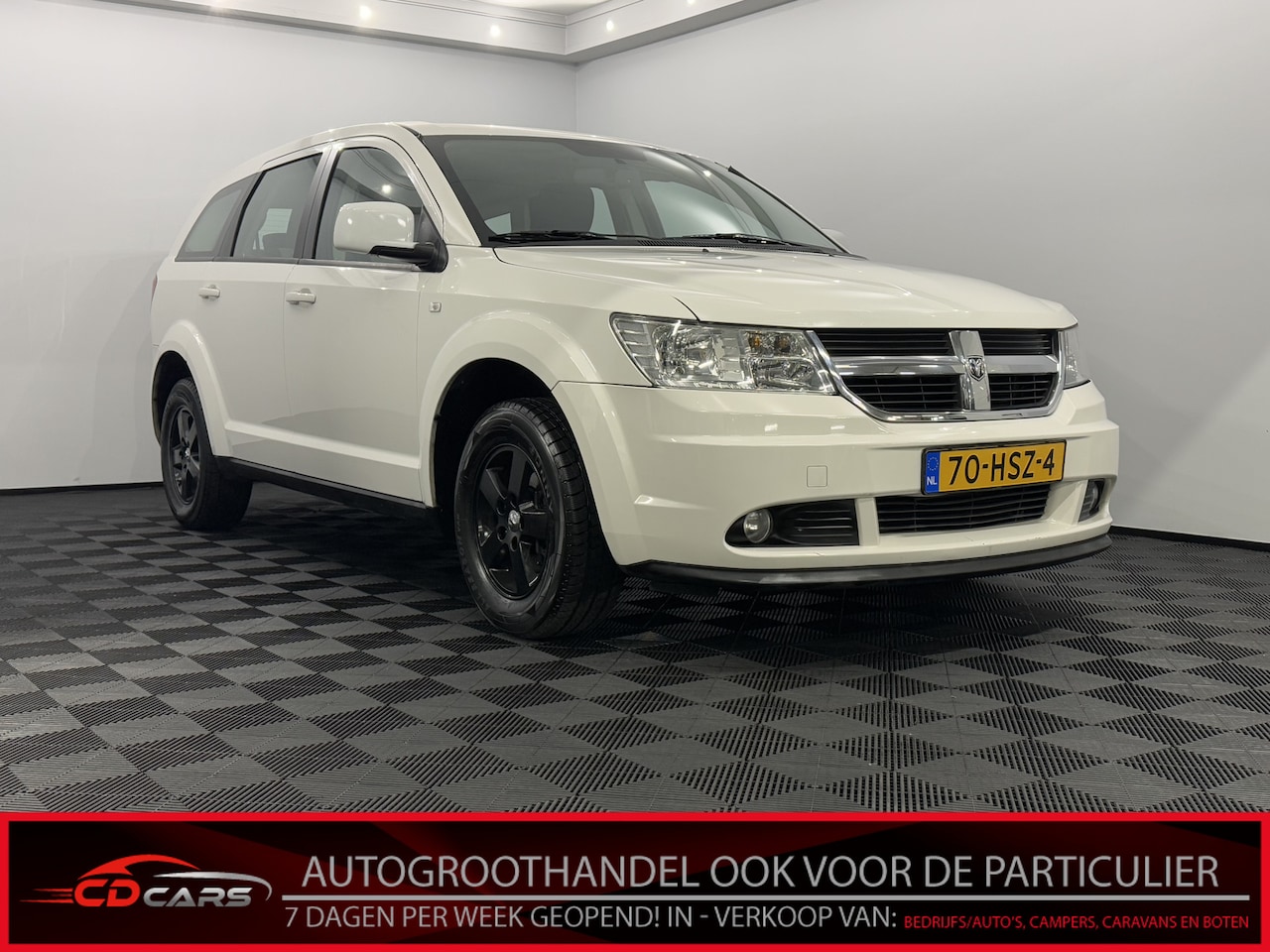 Dodge Journey - 2.4 SXT Clima, Cruise control, Radio, Lichtmetalen velgen, 7 Persoons - AutoWereld.nl