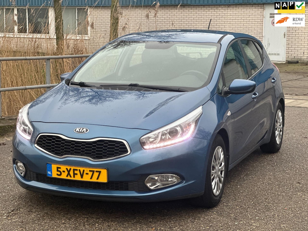 Kia Cee'd - 1.6 GDI ComfortLine!2014!5-deurs!Led!2014!Navi!Camera! - AutoWereld.nl