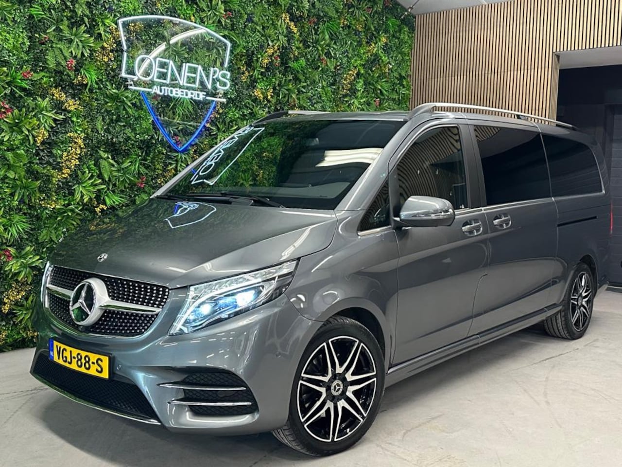 Mercedes-Benz V-klasse - 300d Extra Lang AMG Avantgarde - AutoWereld.nl