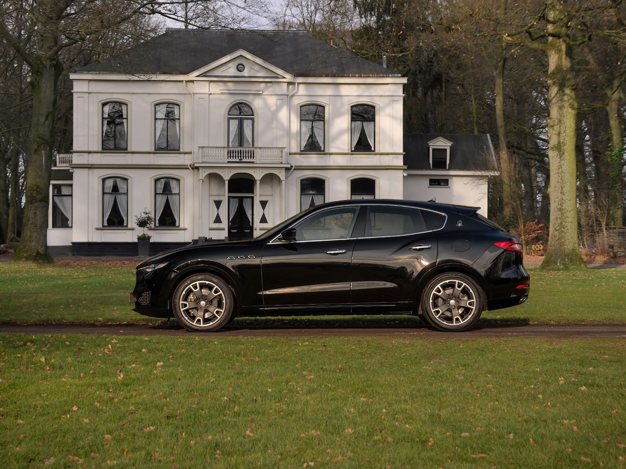 Maserati Levante - 3.0 V6 D AWD GranLusso | Luchtvering - AutoWereld.nl