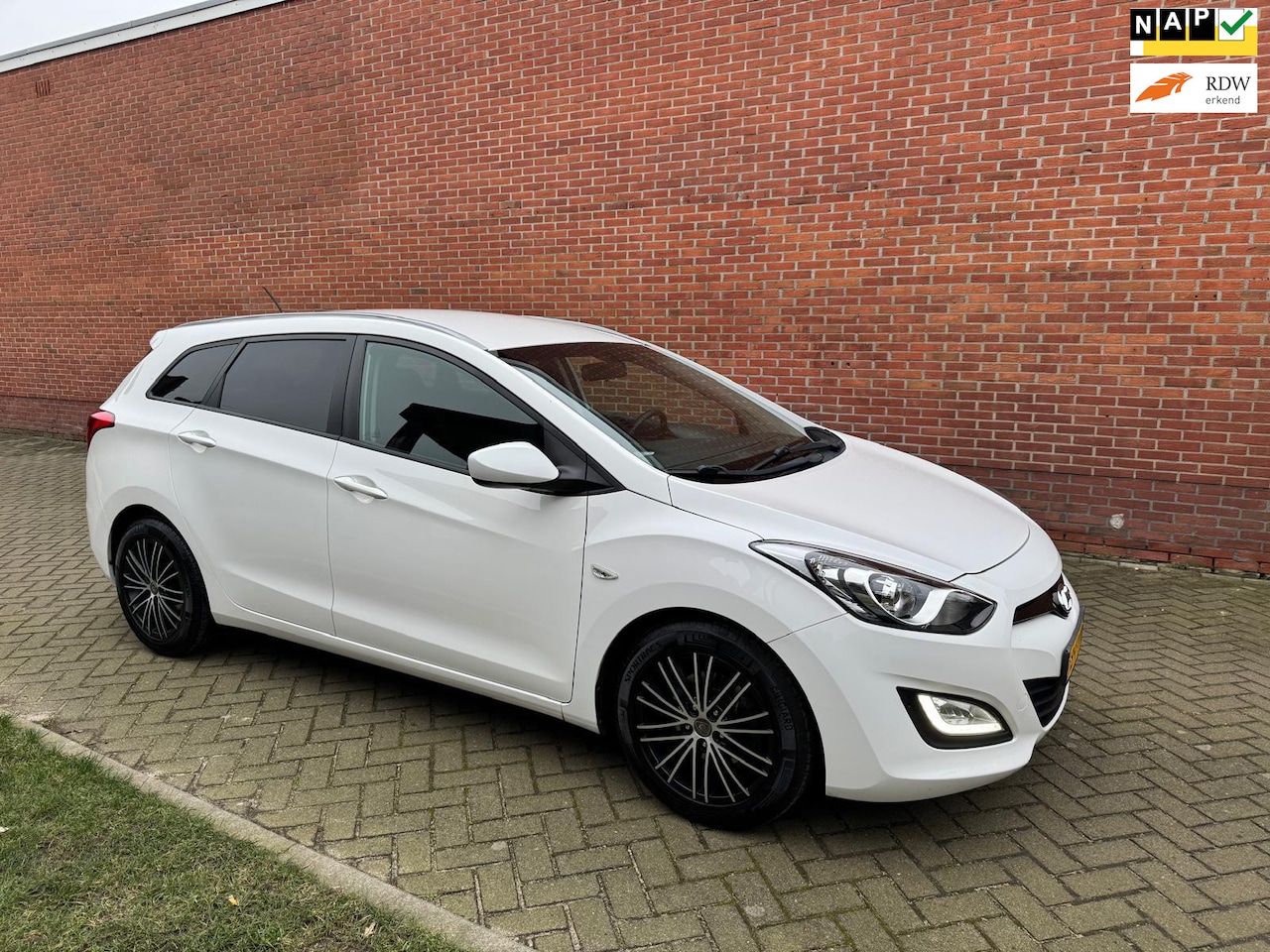 Hyundai i30 Wagon - 1.6 GDI i-Motion Clima Cruise - AutoWereld.nl