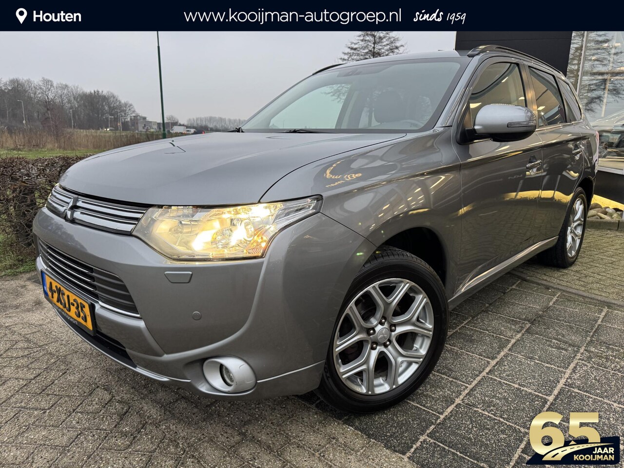 Mitsubishi Outlander - 2.0 PHEV Executive Edition | Achteruitrijcamera | Afneembare Trekhaak | Navigatie | LM Vel - AutoWereld.nl