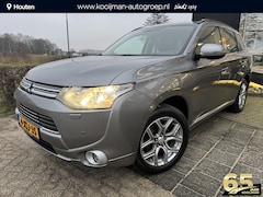 Mitsubishi Outlander - 2.0 PHEV Executive Edition | Achteruitrijcamera | Afneembare Trekhaak | Navigatie | LM Vel