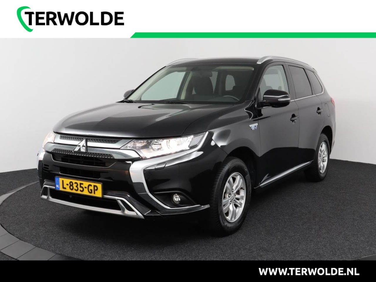 Mitsubishi Outlander - 2.4 PHEV Pure | Automaat | Eerste Eigenaar | Camera | Climate Control | Apple Carplay / An - AutoWereld.nl