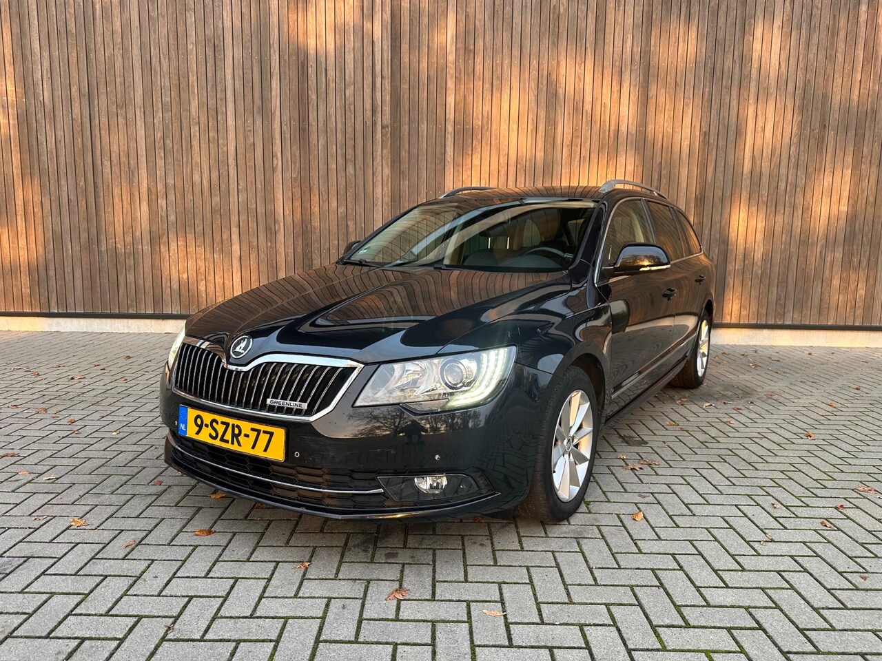 Skoda Superb Combi - 1.6 TDI | XENON | LEDER | - AutoWereld.nl