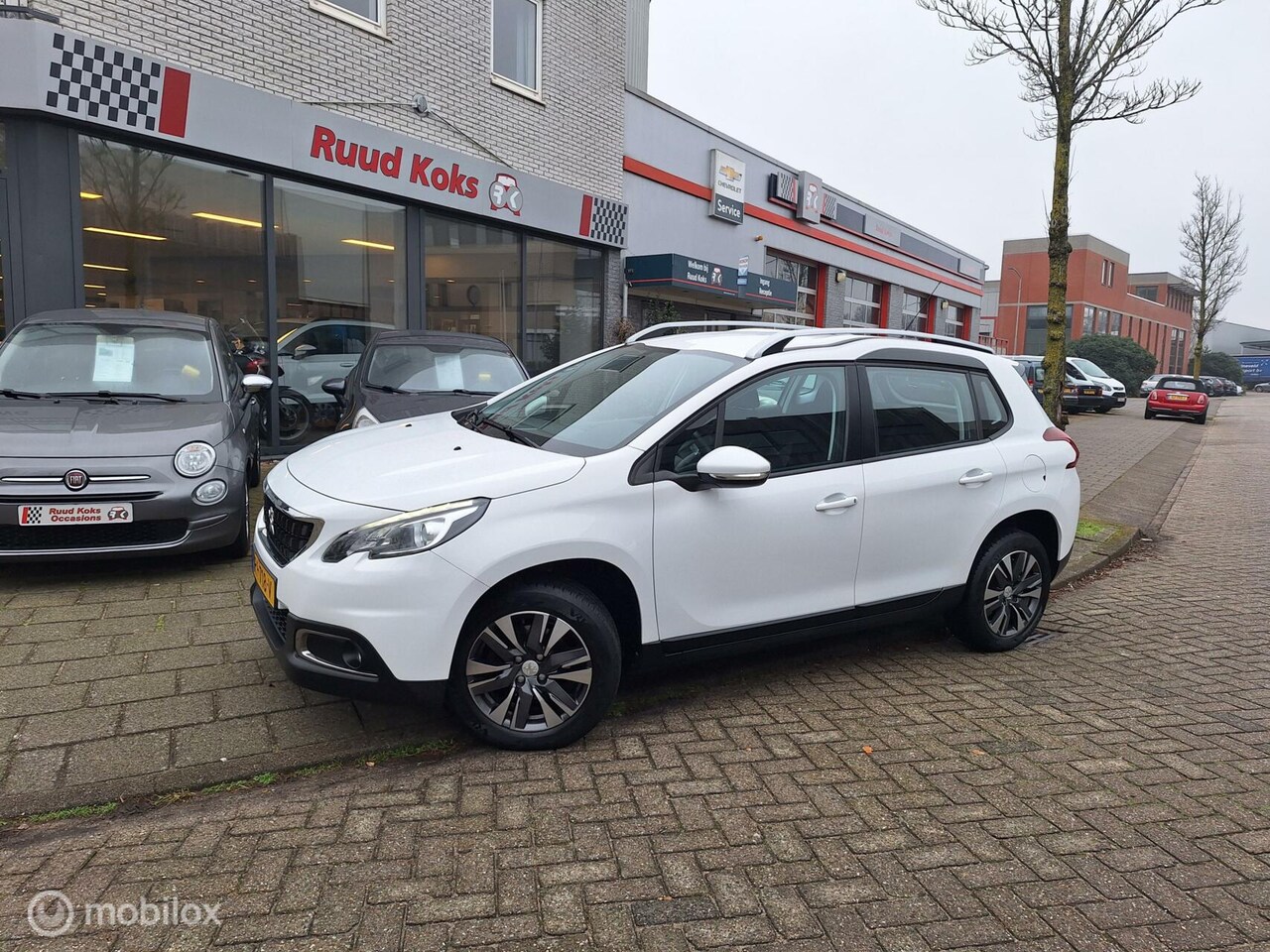 Peugeot 2008 - 1.2 PURETECH BLUE LION / Dealer onderhouden / Carplay / - AutoWereld.nl