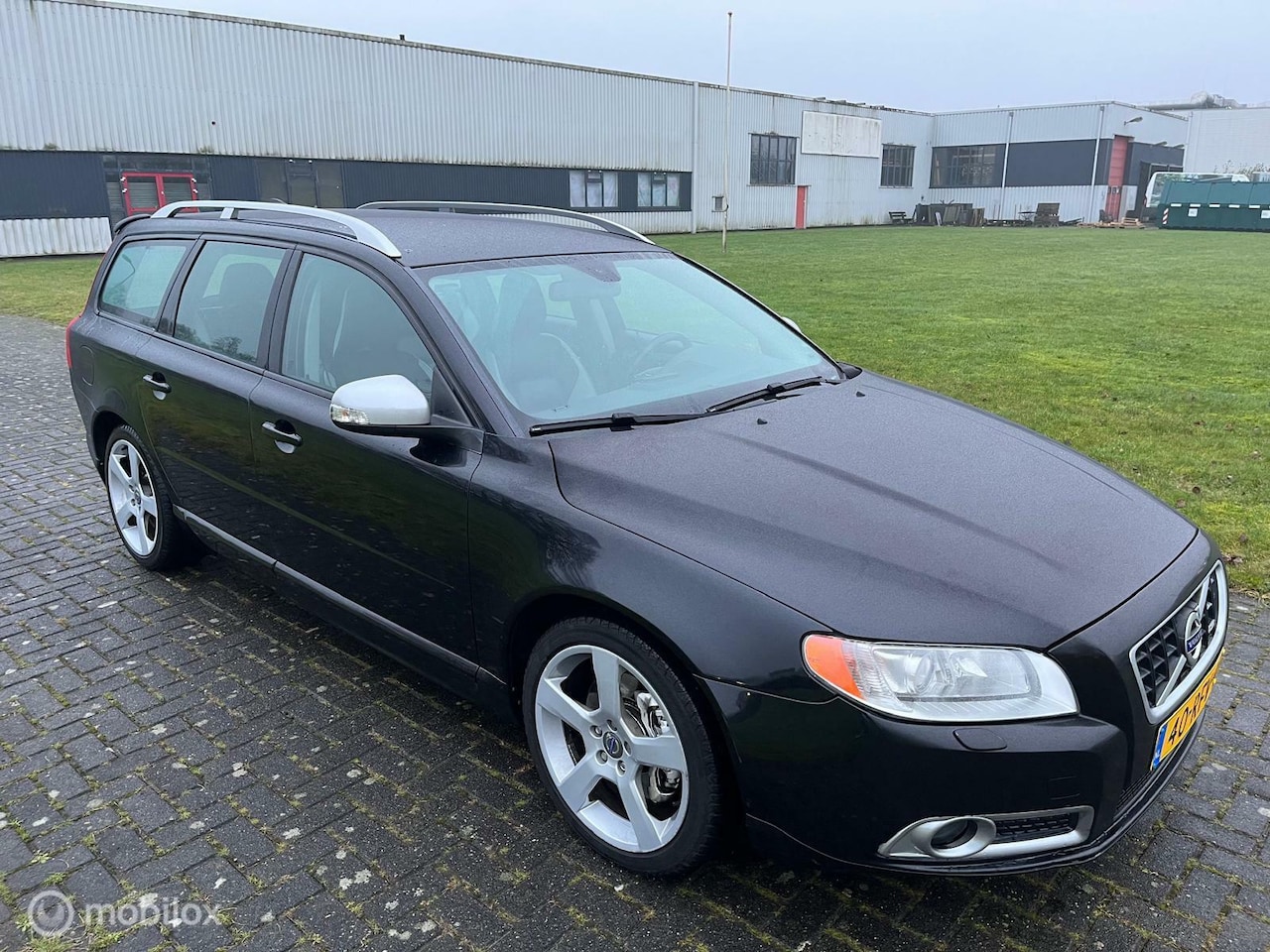 Volvo V70 - 2.0T R-Design Automaat / APK / Navi / Cruise / - AutoWereld.nl