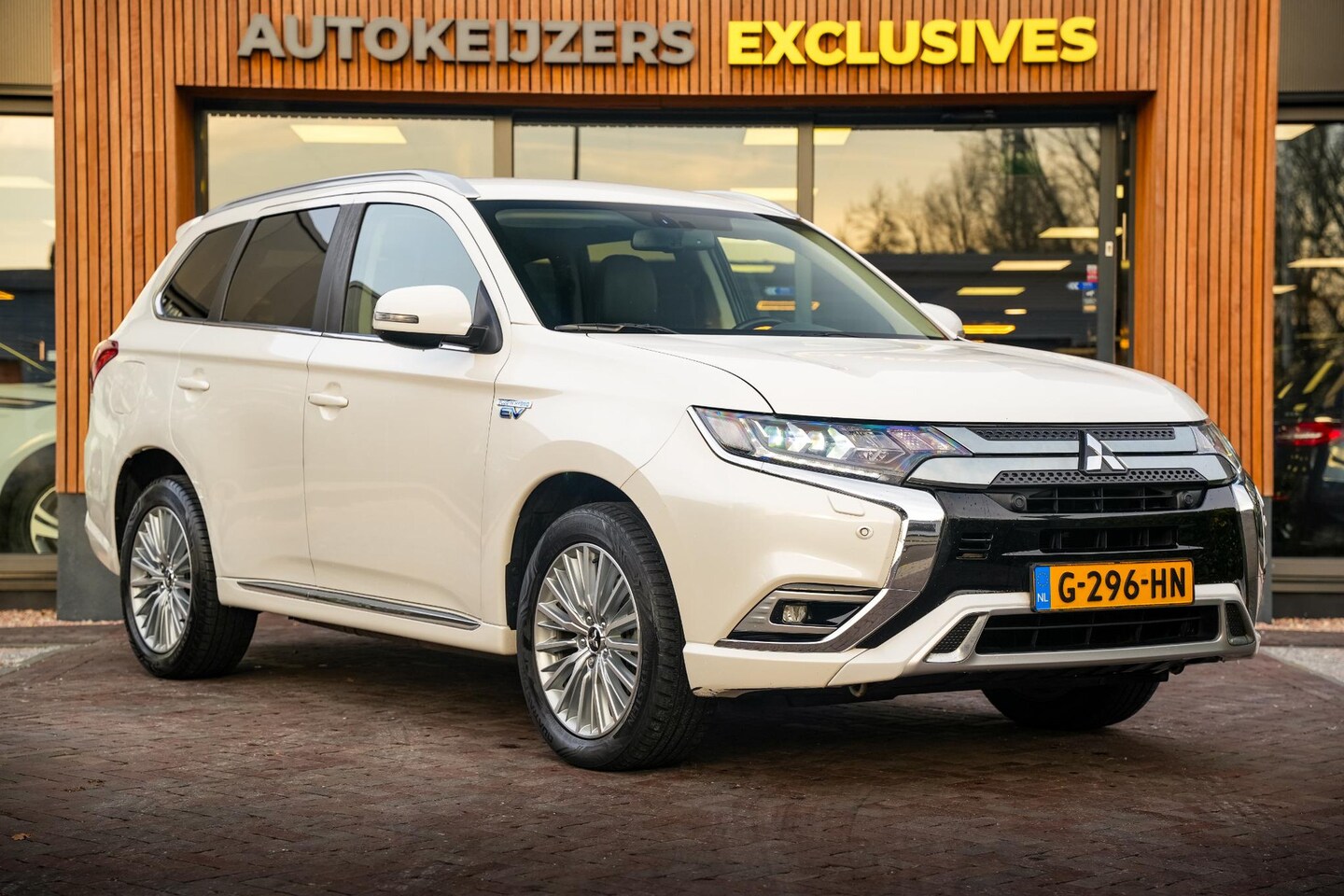 Mitsubishi Outlander - 2.4 PHEV Intense Camera Leer Stoelverw. - AutoWereld.nl