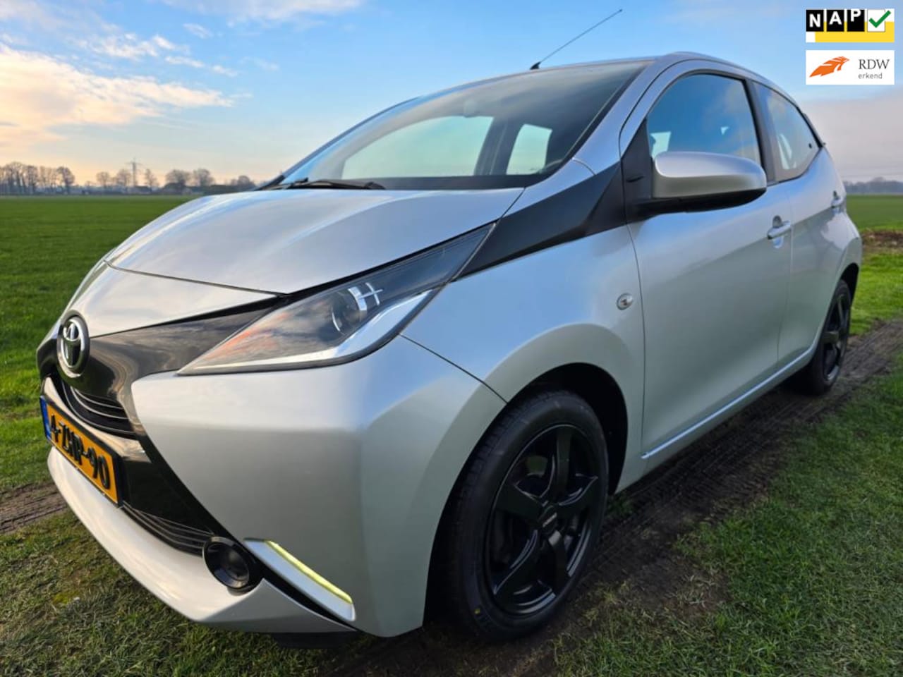 Toyota Aygo - 1.0 VVT-i x-play|Airco|APK-nieuw-NAP|Camera|Bluetooth - AutoWereld.nl