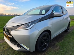 Toyota Aygo - 1.0 VVT-i x-play|Airco|APK-nieuw-NAP|Camera|Bluetooth