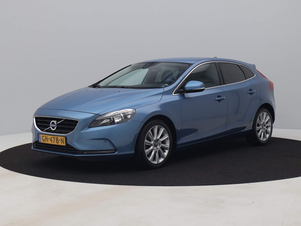 Volvo V40 - 1.6 T4 Momentum | TREKHAAK - AutoWereld.nl