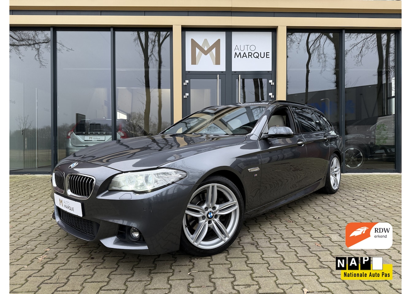 BMW 5-serie Touring - 520i Aut. 184PK | Executive | M Sportpakket | Panoramadak | Navi Pro | Afn. Trekhaak |  Le - AutoWereld.nl