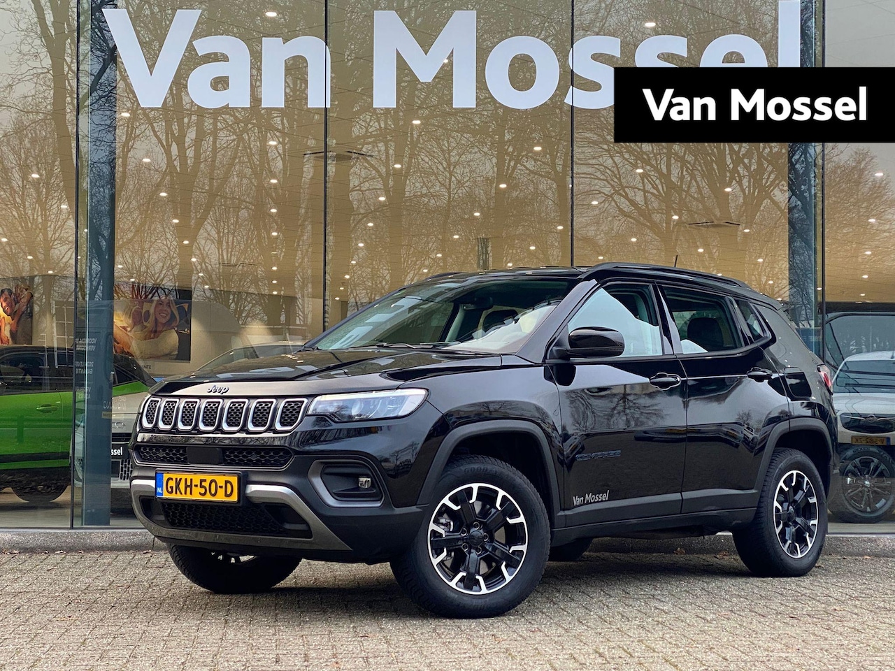 Jeep Compass - 4xe 240 Plug-in Hybrid Electric Overland | Carplay | ECC | LMV | DEMO SALE - AutoWereld.nl