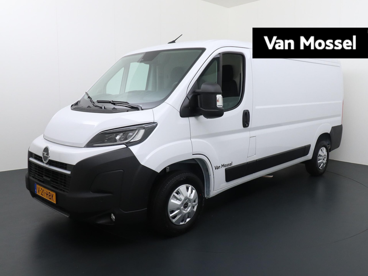 Opel Movano - 2.2D 120 S&S L2H2 3.0t | Parkeer sensoren | Trekhaak |  Parkeer camera - AutoWereld.nl