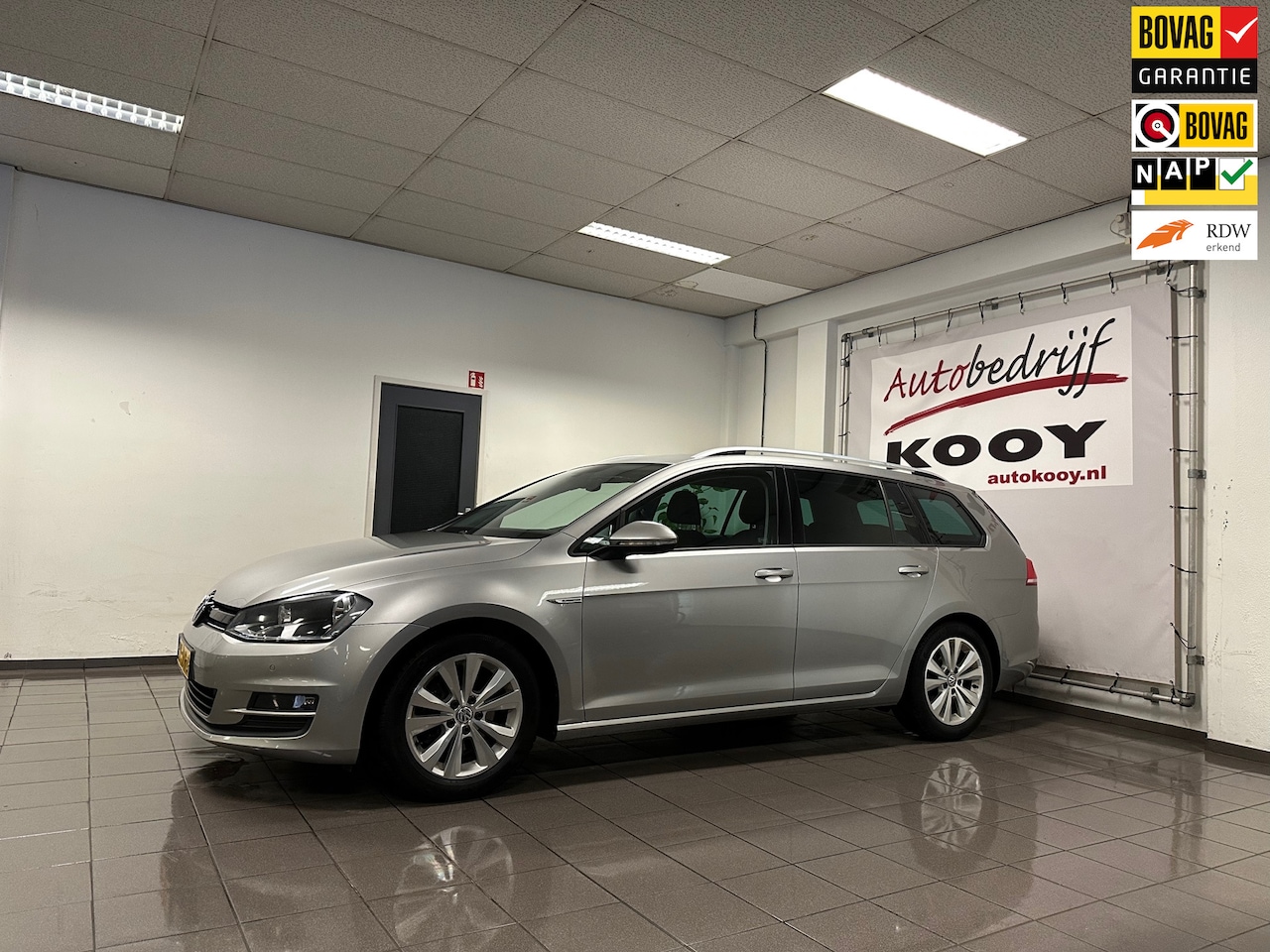 Volkswagen Golf Variant - 1.0 TSI Connected Series * Trekhaak / Camera / Navigatie / Cruise control / NL Auto * - AutoWereld.nl