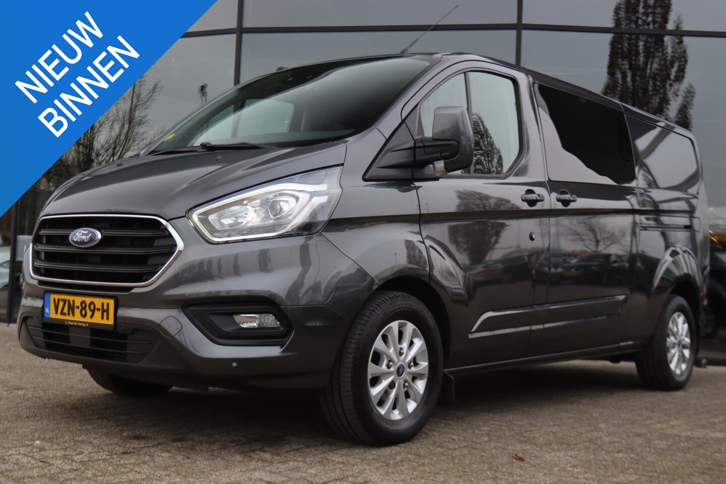 Ford Transit Custom - 2.0 TDCI 130 PK AUT. L2H1 DUBBEL CABINE LIMITED | 2 SCHUIFDEUREN | TREKHAAK | CAMERA | STO - AutoWereld.nl