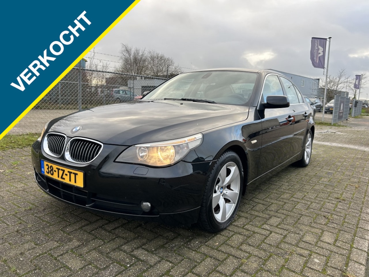 BMW 5-serie - 523i Business Line / Nieuwstaat / Trekhaak / Groot NAVI - AutoWereld.nl