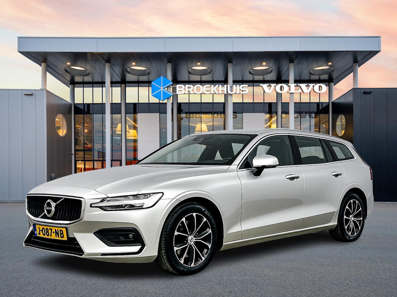 Volvo V60 - B3 Business Pro | Adaptieve cruise | BLIS | Keyless | Parkeercamera | Parkeersensoren - AutoWereld.nl