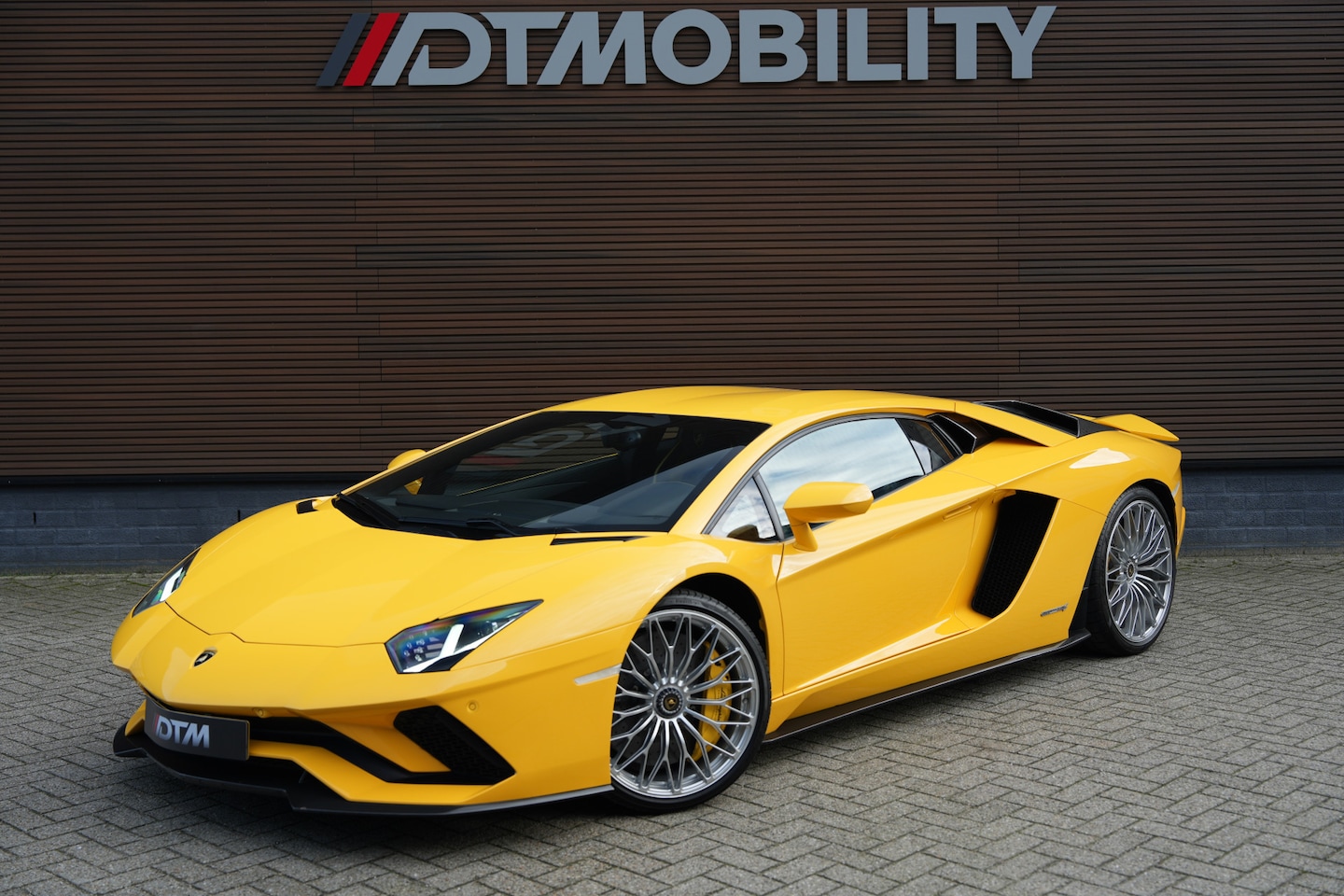 Lamborghini Aventador - S 6.5 V12 | Carbon Binnen + Buiten | Camera | Lift | - AutoWereld.nl