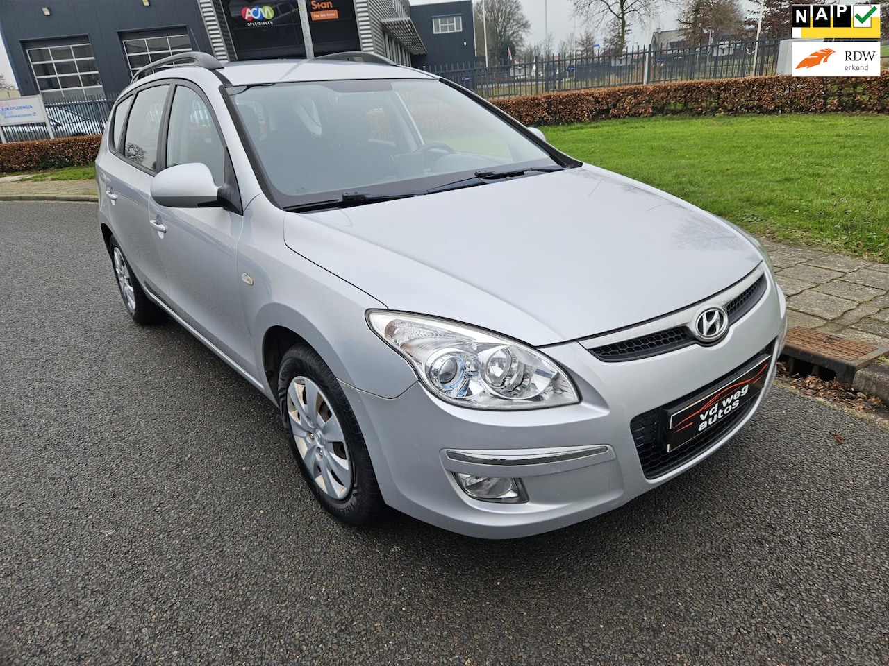 Hyundai i30 CW - 1.6i Dynamic airco 5 deurs - AutoWereld.nl