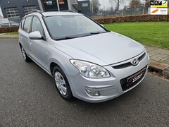 Hyundai i30 CW - 1.6i Dynamic airco 5 deurs