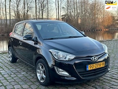 Hyundai i20 - 1.2i Business Edition 1e eigenaar dealer onderhouden airco aux