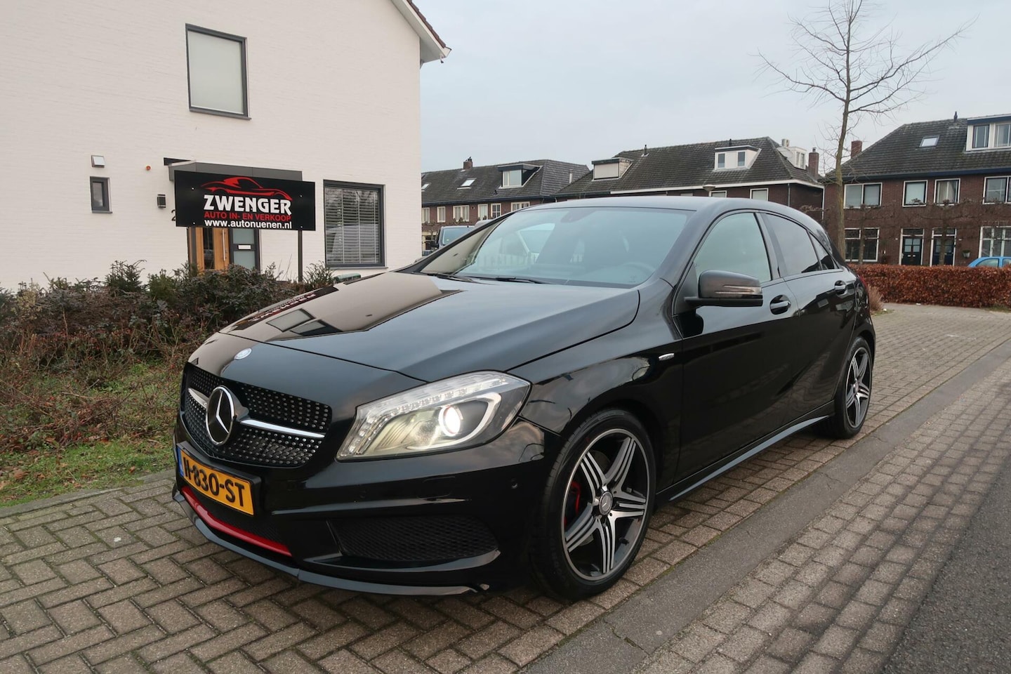 Mercedes-Benz A-klasse - 250 AMG Sport AUT|CARPLAY|CAMERA|LEDER|RODE-GORDELS|LED-XENON|HARMAN-KARDON - AutoWereld.nl