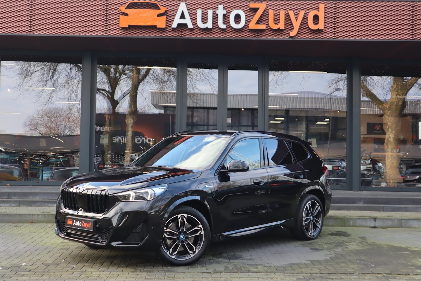 BMW X1 - XDrive30e M Sport Shadow Line / Trekhaak / Massage Stoelen / 19inch / Digital-Key - AutoWereld.nl