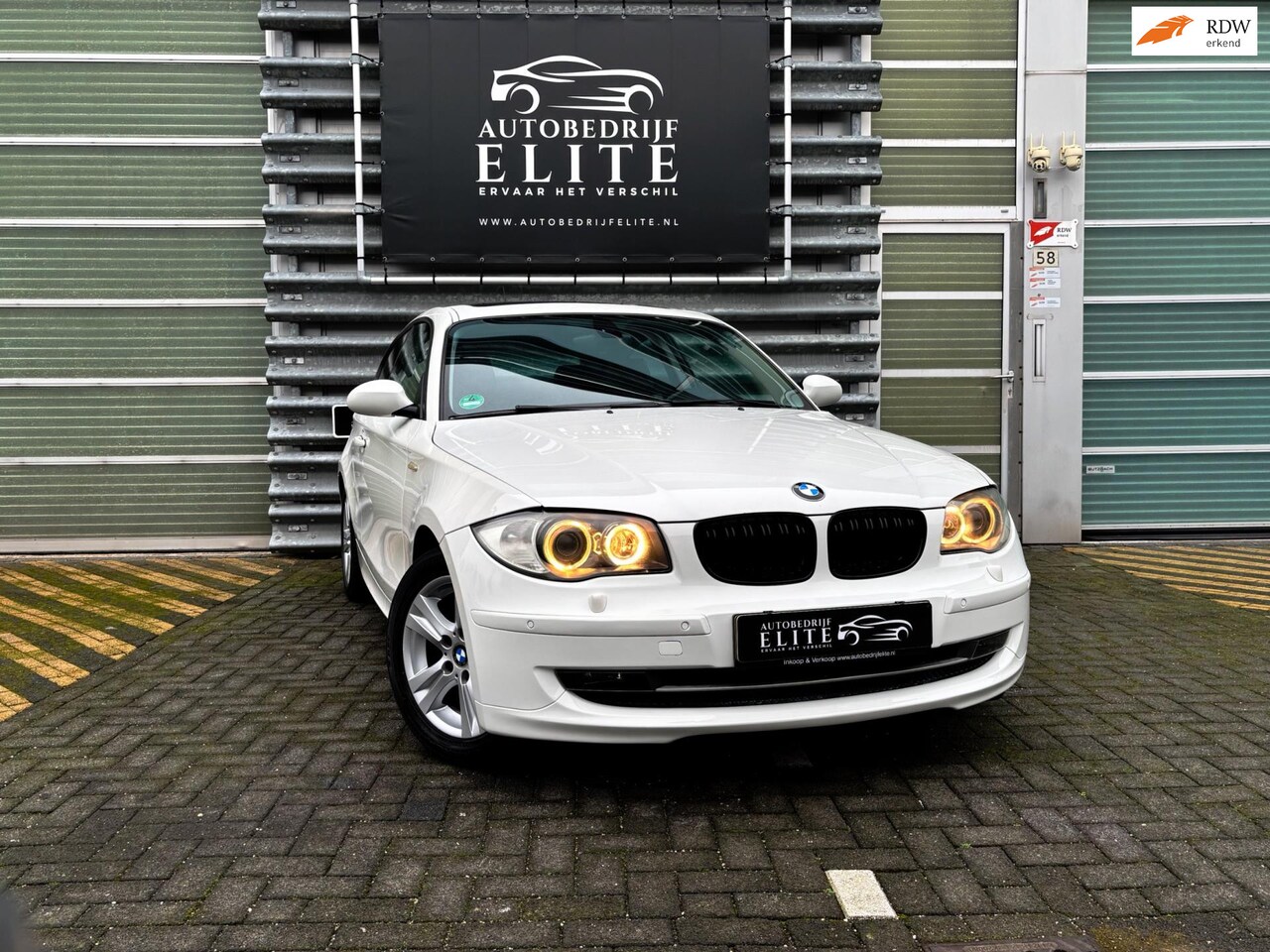 BMW 1-serie - 120i|Pano|Leder|Automaat|PDC|170PK - AutoWereld.nl