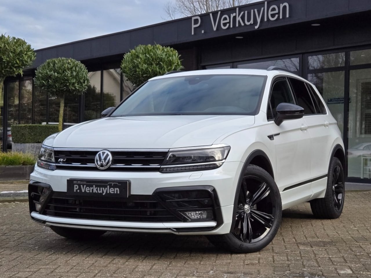 Volkswagen Tiguan - 1.5 TSI HIGHLINE BUSINESS R I 3x R-LINE I BLACKSTYLE I DODEHOEK - AutoWereld.nl