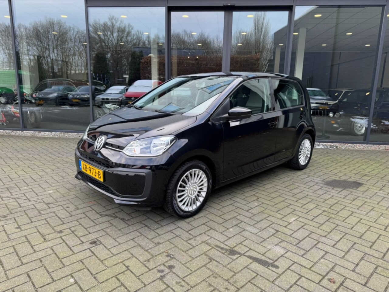 Volkswagen Up! - 1.0 move up! 1.0 MOVE UP! 5-drs,1e Eig,Airco,Navi,LMV,Elekt Pakket,DAB,Dealer - AutoWereld.nl