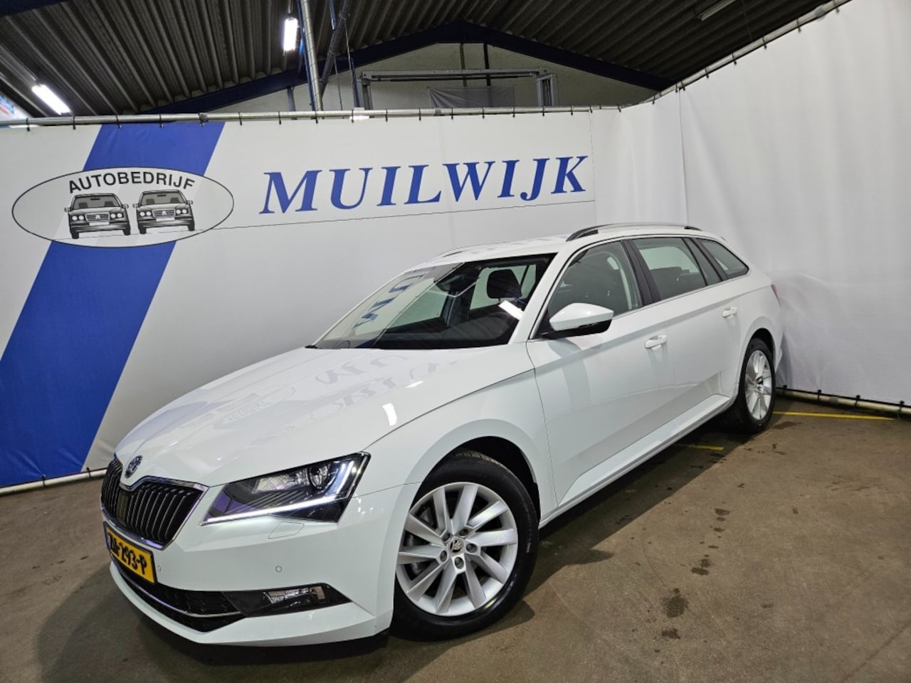 Skoda Superb - 1.5 TSI ACT Business Edition / Camera / Canton / NL Auto - AutoWereld.nl