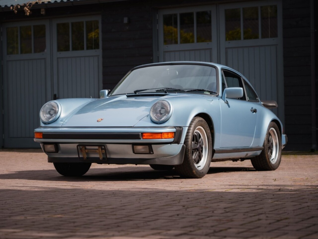 Porsche 911 - SC Coupe Hell Blau Metallic - AutoWereld.nl